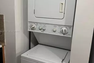 10000 NW 80th Ct, Hialeah Gardens, FL 33016 - Photo 17