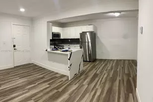 300 W Palm Cir W, Pembroke Pines, FL 33025 - Photo 13