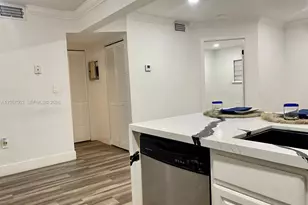 300 W Palm Cir W, Pembroke Pines, FL 33025 - Photo 9