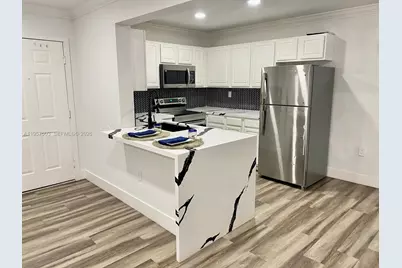 300 W Palm Cir W #307, Pembroke Pines, FL 33025 - Photo 7