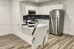 300 W Palm Cir W, Pembroke Pines, FL 33025 - Photo 7