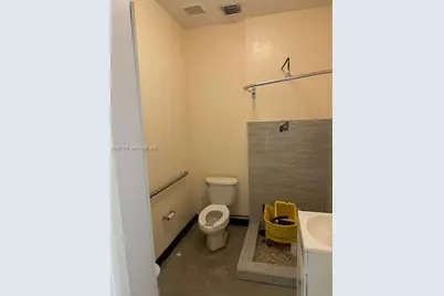 1723 W 37th St, Hialeah, FL 33012 - Photo 7