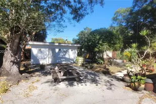 875 NE 130th St, North Miami, FL 33161 - Photo 11