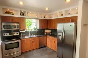 875 NE 130th St, North Miami, FL 33161 - Photo 23