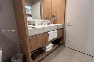 11 NE 6th St, Miami, FL 33132 - Photo 9