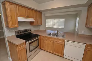 8940 NW 21st Ct, Pembroke Pines, FL 33024 - Photo 7