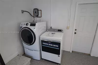 8940 NW 21st Ct, Pembroke Pines, FL 33024 - Photo 19