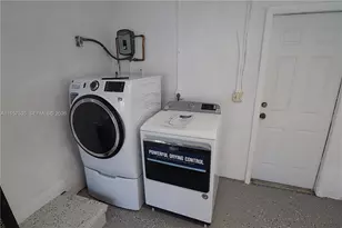 8940 NW 21st Ct, Pembroke Pines, FL 33024 - Photo 19