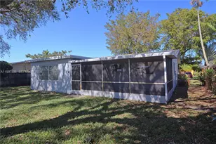 8940 NW 21st Ct, Pembroke Pines, FL 33024 - Photo 23