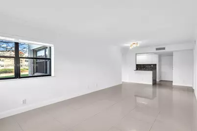 220 Lakeview Dr #113, Weston, FL 33326 - Photo 7