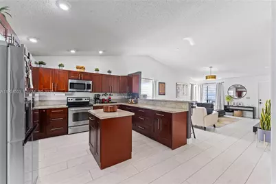 2915 NW 95th Ave, Coral Springs, FL 33065 - Photo 9