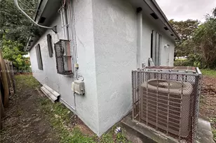 10136 E Hibiscus St, Palmetto Bay, FL 33157 - Photo 5