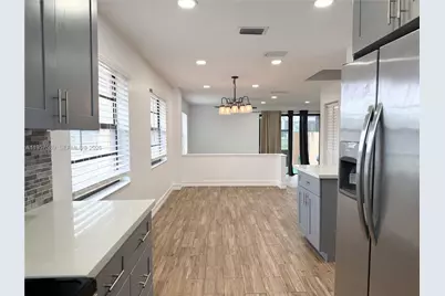 9151 Orchid Tree Ln #131, Pembroke Pines, FL 33024 - Photo 7