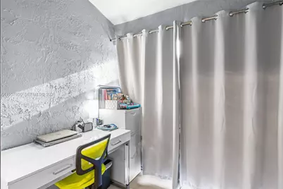 1064 NW 97th Ave, Pembroke Pines, FL 33024 - Photo 17