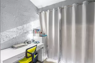 1064 NW 97th Ave, Pembroke Pines, FL 33024 - Photo 17