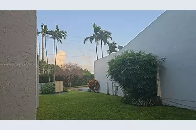 1064 NW 97th Ave, Pembroke Pines, FL 33024 - Photo 35