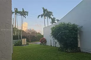 1064 NW 97th Ave, Pembroke Pines, FL 33024 - Photo 35