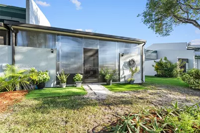 1064 NW 97th Ave, Pembroke Pines, FL 33024 - Photo 29