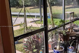 369 Lakeview Dr, Weston, FL 33326 - Photo 5