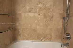 41 SE 5th St, Miami, FL 33131 - Photo 17