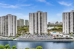 3675 N Country Club Dr, Aventura, FL 33180 - Photo 31