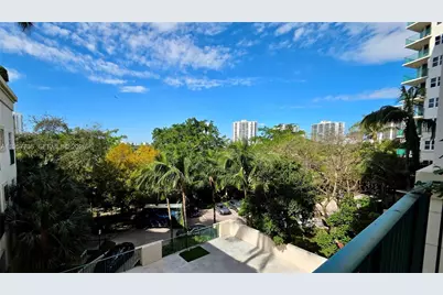 20000 E Country Club Dr #402, Aventura, FL 33180 - Photo 11