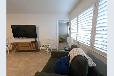 330 SE 2nd St #102E, Hallandale Beach, FL 33009 - Photo 5