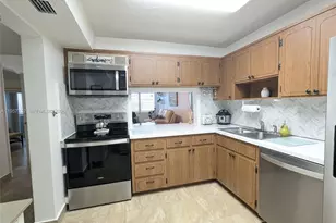 330 SE 2nd St, Hallandale Beach, FL 33009 - Photo 9