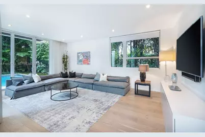 335 W 46th St, Miami Beach, FL 33140 - Photo 23