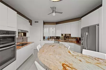 300 S Pointe Dr #605, Miami Beach, FL 33139 - Photo 11