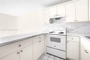 7805 SW 152nd Ave, Miami, FL 33193 - Photo 3