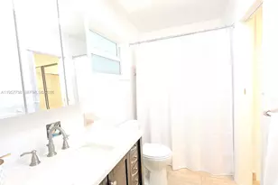 330 SE 2nd St, Hallandale Beach, FL 33009 - Photo 13