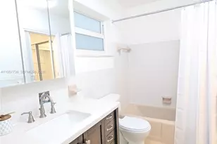 330 SE 2nd St, Hallandale Beach, FL 33009 - Photo 17