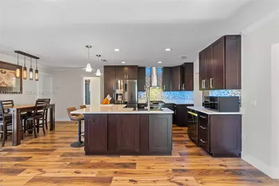 1221 NW 96th Ter, Pembroke Pines, FL 33024 - Photo 13