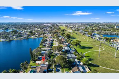 1221 NW 96th Ter, Pembroke Pines, FL 33024 - Photo 7