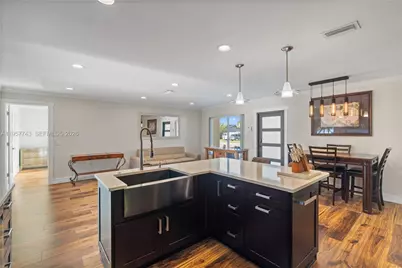 1221 NW 96th Ter, Pembroke Pines, FL 33024 - Photo 17