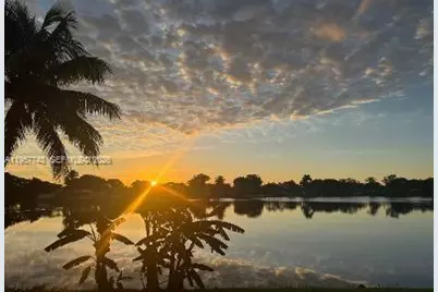 1221 NW 96th Ter, Pembroke Pines, FL 33024 - Photo 41