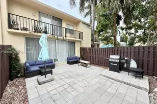 2203 NE 7th St, Hallandale Beach, FL 33009 - Photo 7