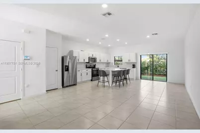 816 NW 3rd Ter #818, Pompano Beach, FL 33060 - Photo 7