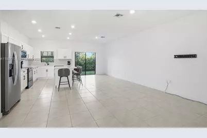 816 NW 3rd Ter #818, Pompano Beach, FL 33060 - Photo 3