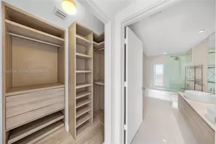 121 NE 34th St, Miami, FL 33137 - Photo 13