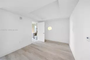 121 NE 34th St, Miami, FL 33137 - Photo 9