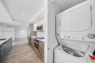 121 NE 34th St, Miami, FL 33137 - Photo 21