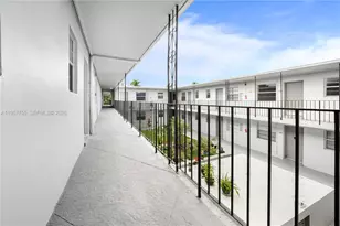 10305 SW 40th St, Miami, FL 33165 - Photo 5