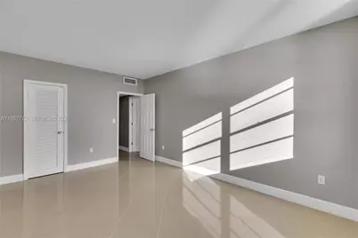 300 Bayview Dr #PH-06, Sunny Isles Beach, FL 33160 - Photo 29