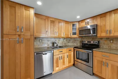 300 Bayview Dr #PH-06, Sunny Isles Beach, FL 33160 - Photo 37