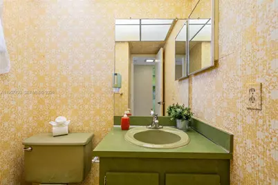 200 Ashbury Rd #205, Hollywood, FL 33024 - Photo 11