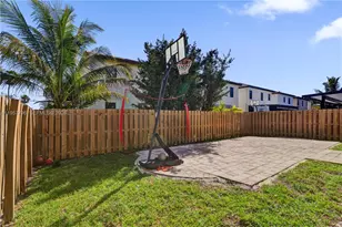 8895 NW 100th Pl, Doral, FL 33178 - Photo 39