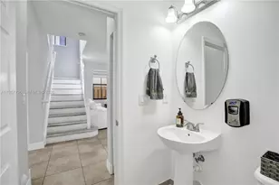 8895 NW 100th Pl, Doral, FL 33178 - Photo 9