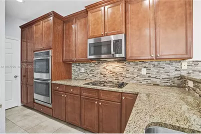 8895 NW 100th Pl, Doral, FL 33178 - Photo 15